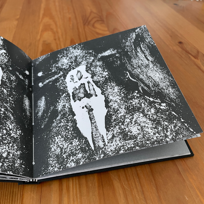 cendrier
livre relié à la main
publié en 2024